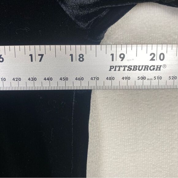 Summit Hill Black Mock Neck Short Sleeve Velvet Top Size Small - Picture 6 of 8